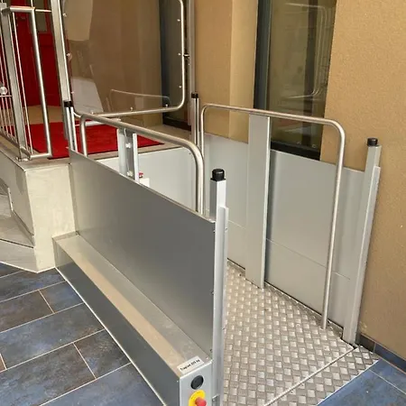 Restaurant Hesch فندق *